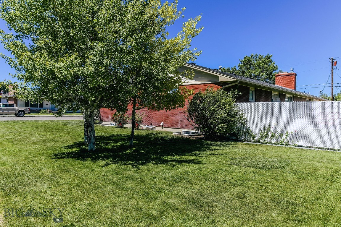 635 E Morse Street Property Photo 32