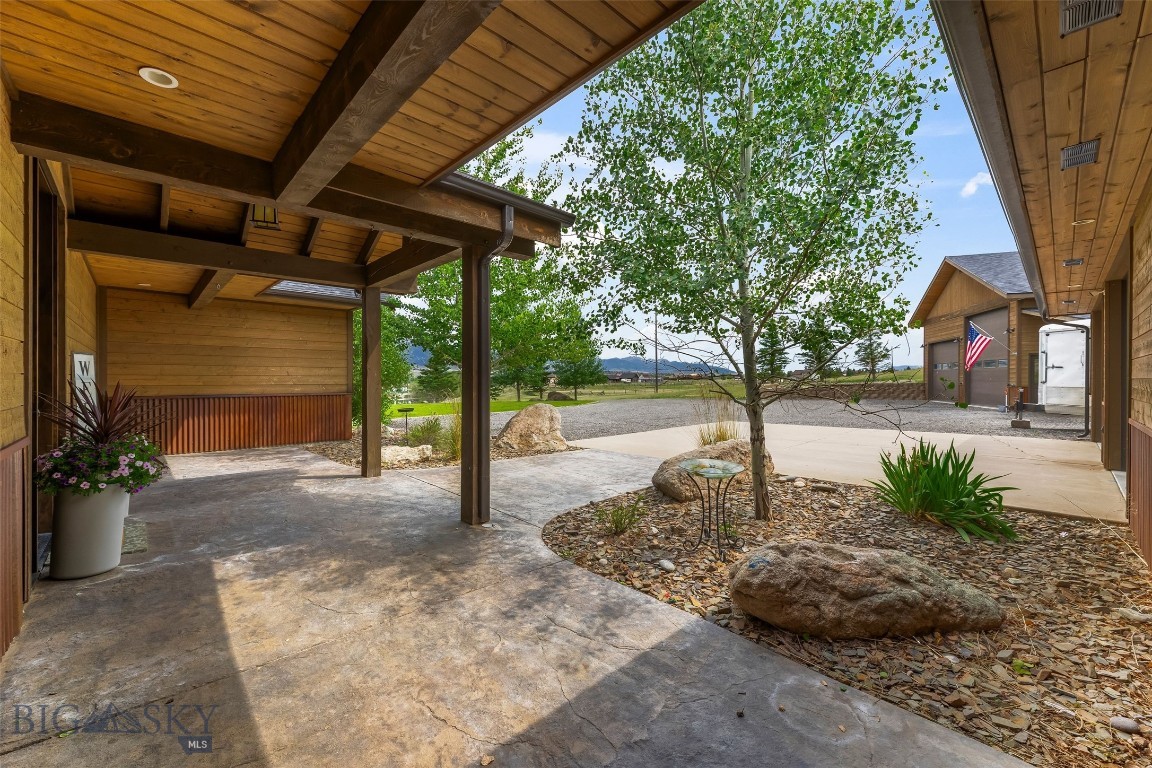 12 Indian Ridge Trail Property Photo 4