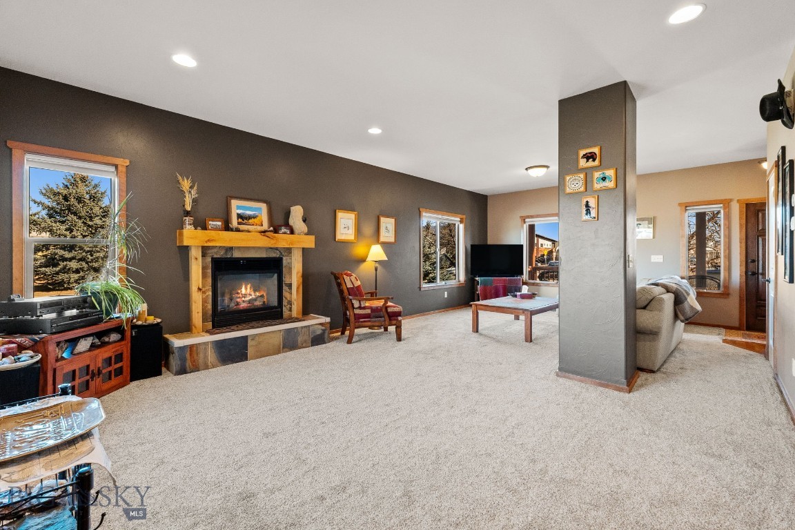 999 Jessie Way Property Photo 4