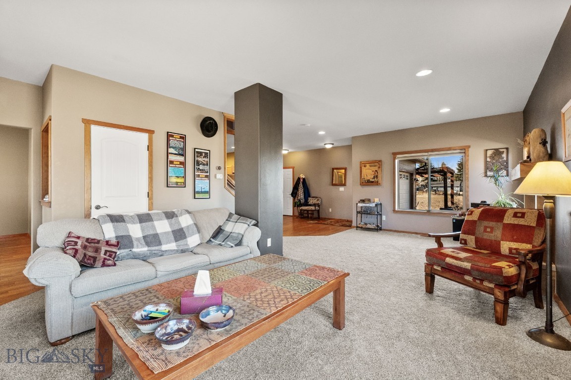 999 Jessie Way Property Photo 6