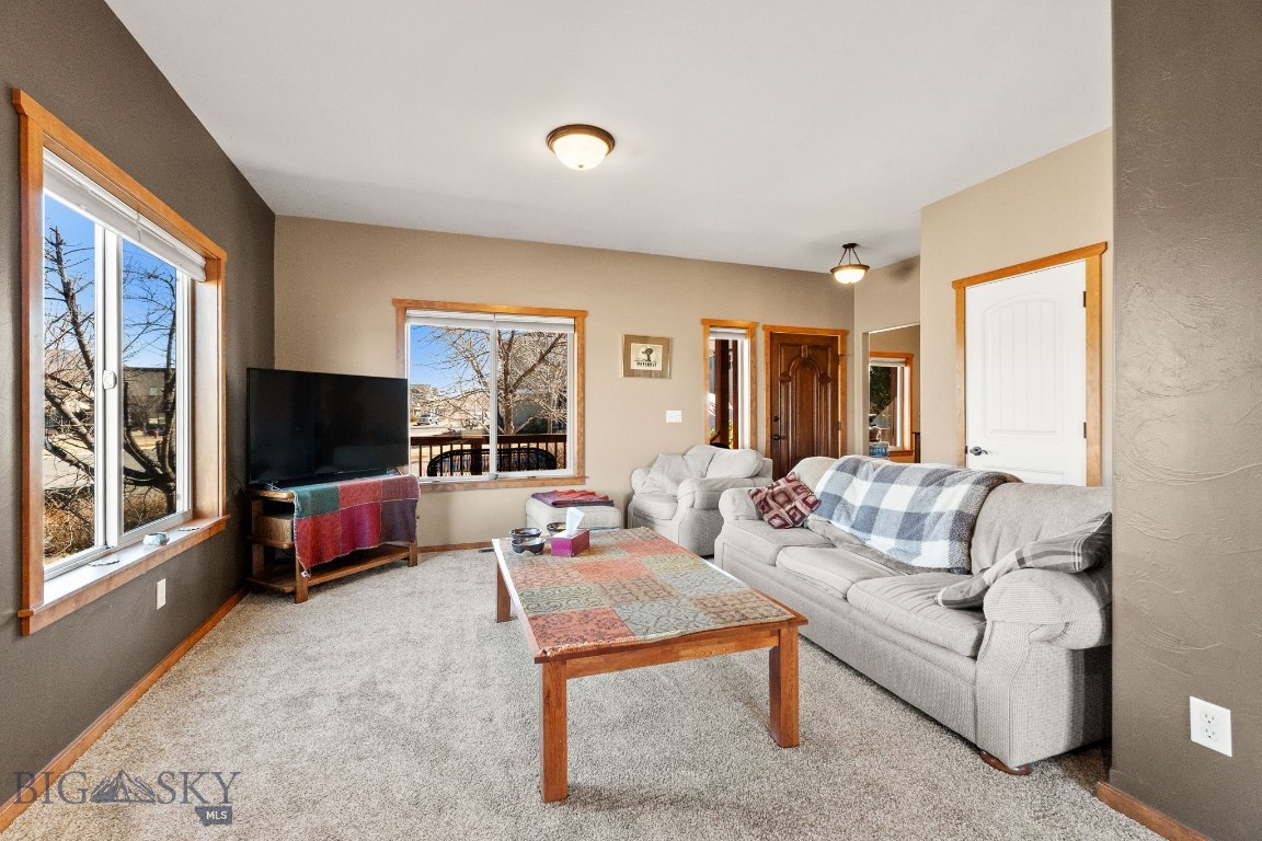 999 Jessie Way Property Photo 7