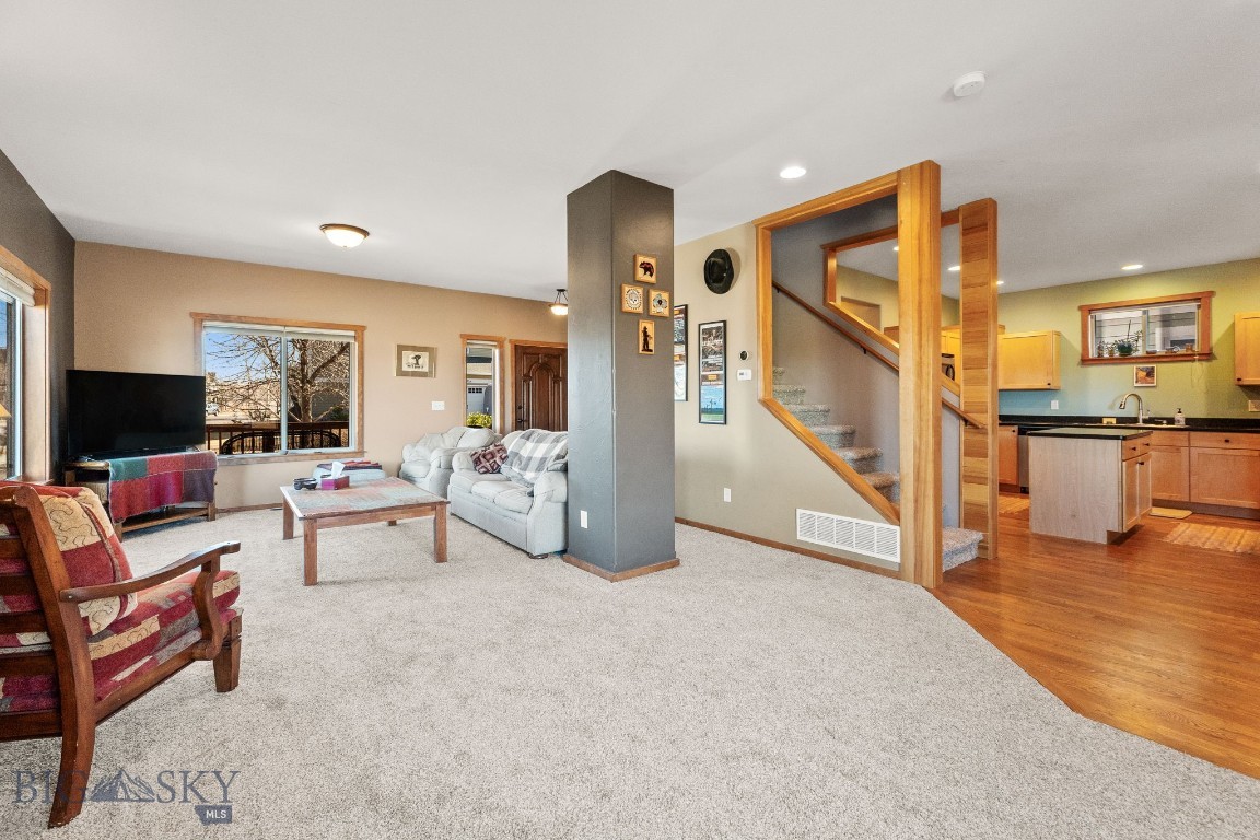 999 Jessie Way Property Photo 8