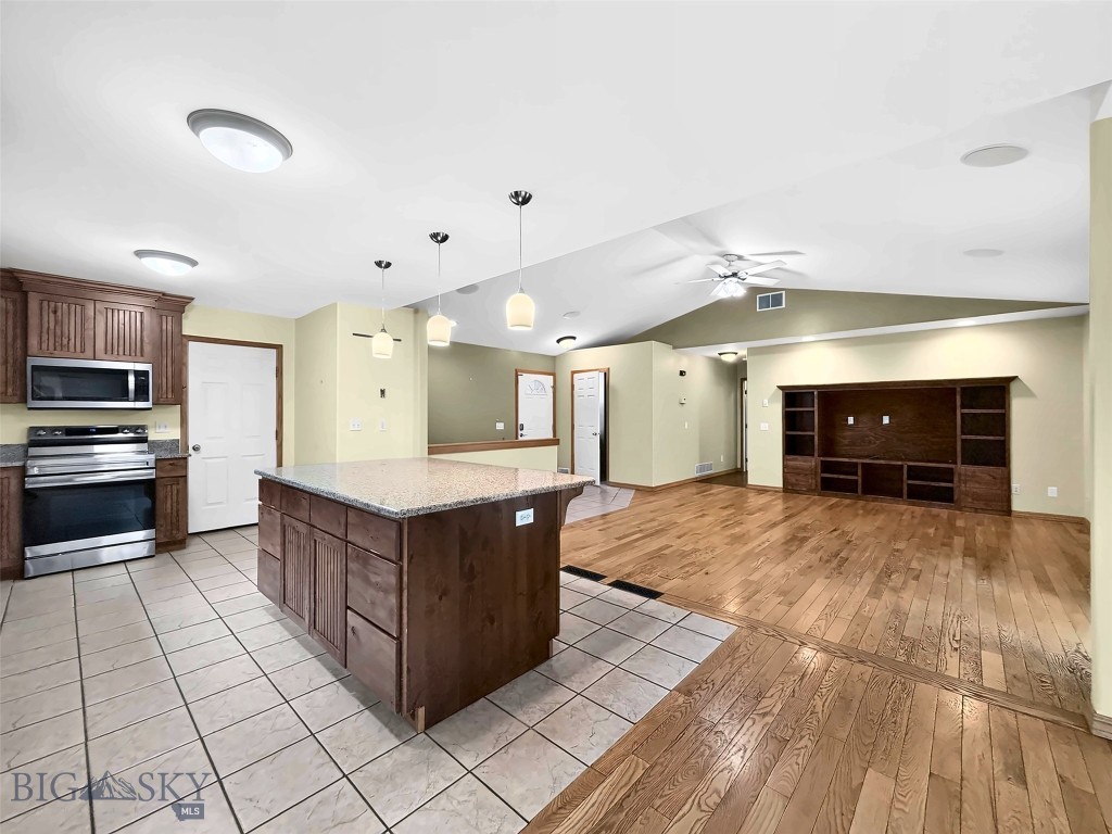 807 Spooner Road Property Photo 3