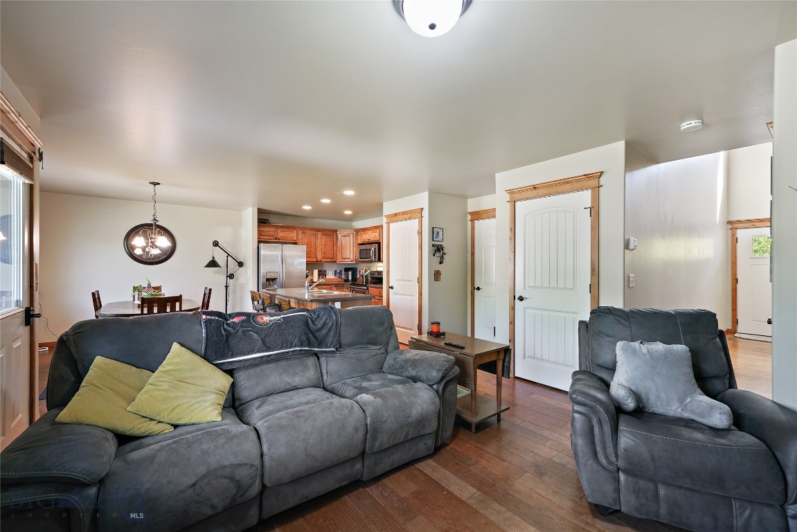 2935 Warbler Way B Property Photo 4