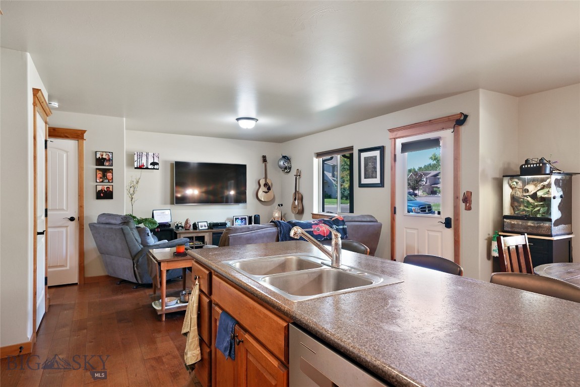 2935 Warbler Way B Property Photo 8