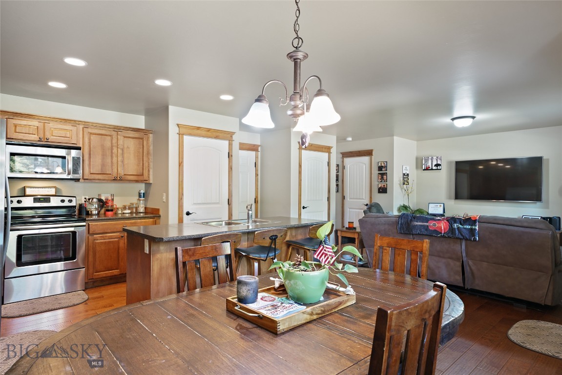 2935 Warbler Way B Property Photo 12
