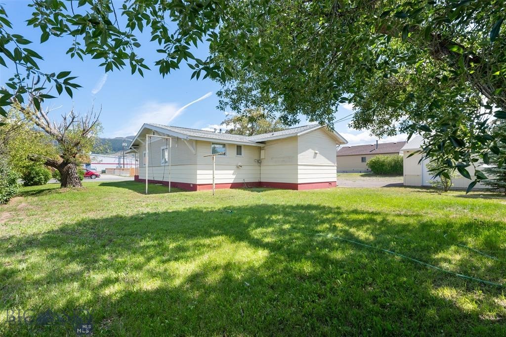 3111 Busch Street Property Photo 18