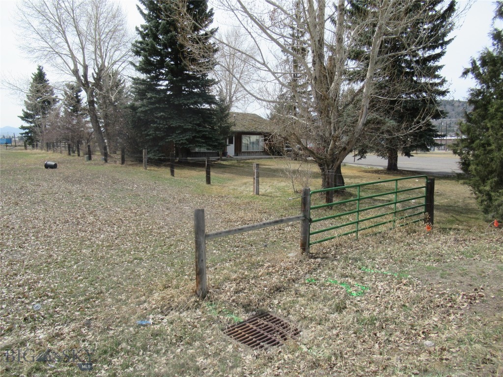 1830 Holmes Property Photo 7