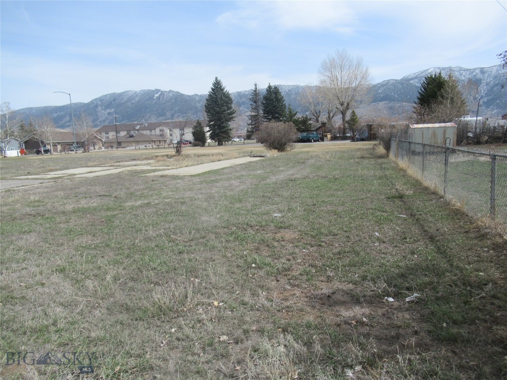 1830 Holmes Property Photo 19