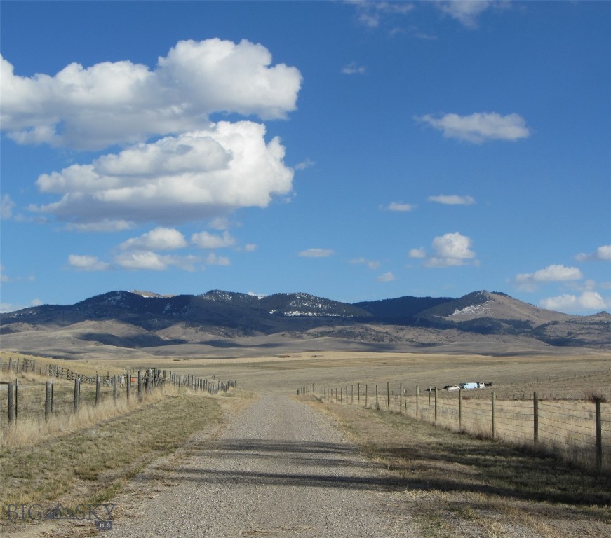 3919 Blacktail Road Property Photo 1