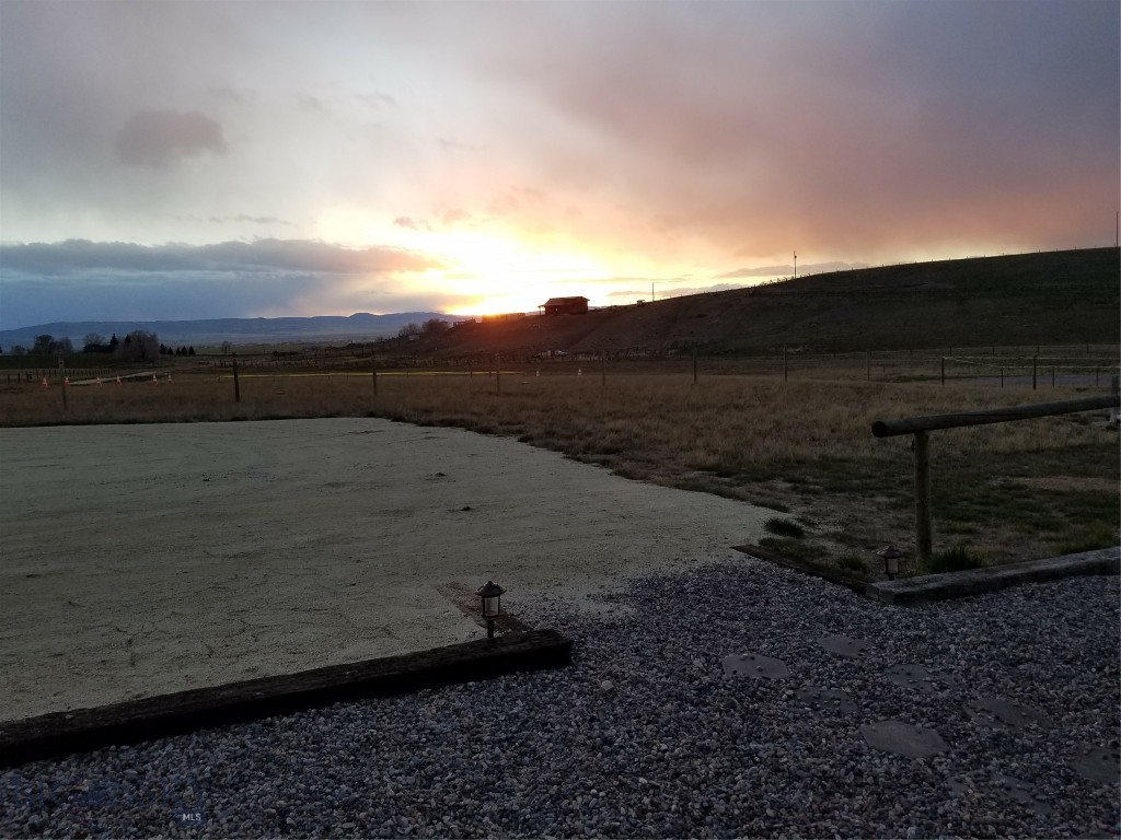 3919 Blacktail Road Property Photo 2