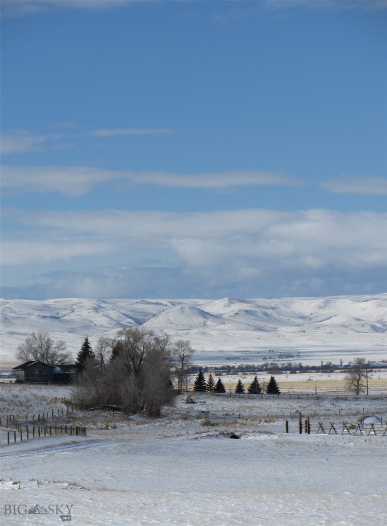 3919 Blacktail Road Property Photo 3