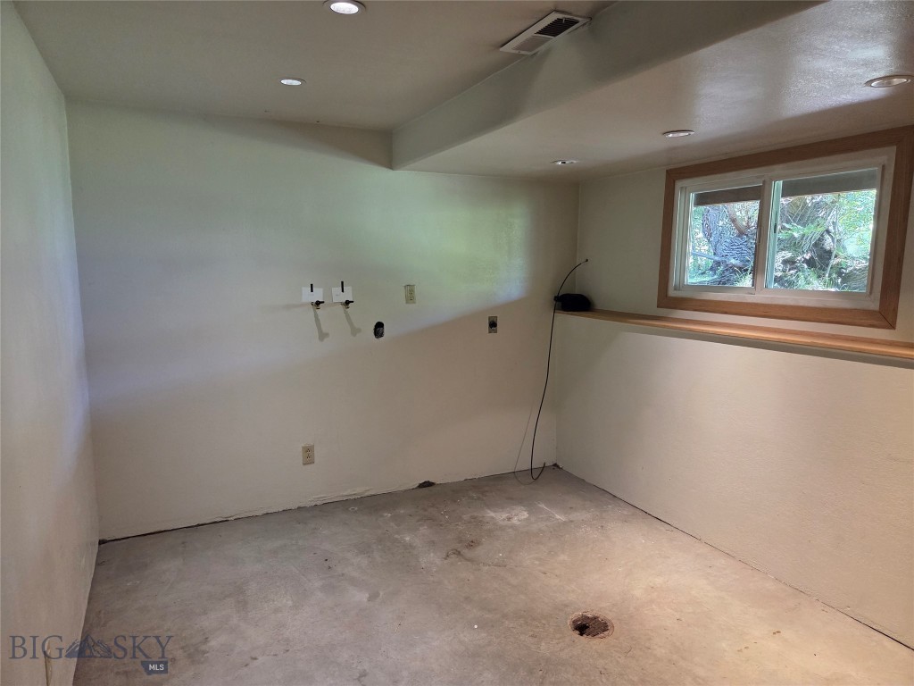 2310 Continental Drive Property Photo 17