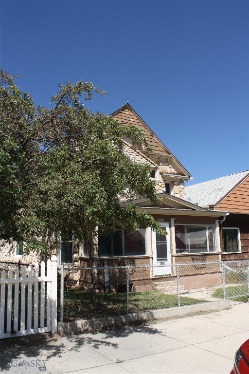 608 E Commercial Property Photo 2