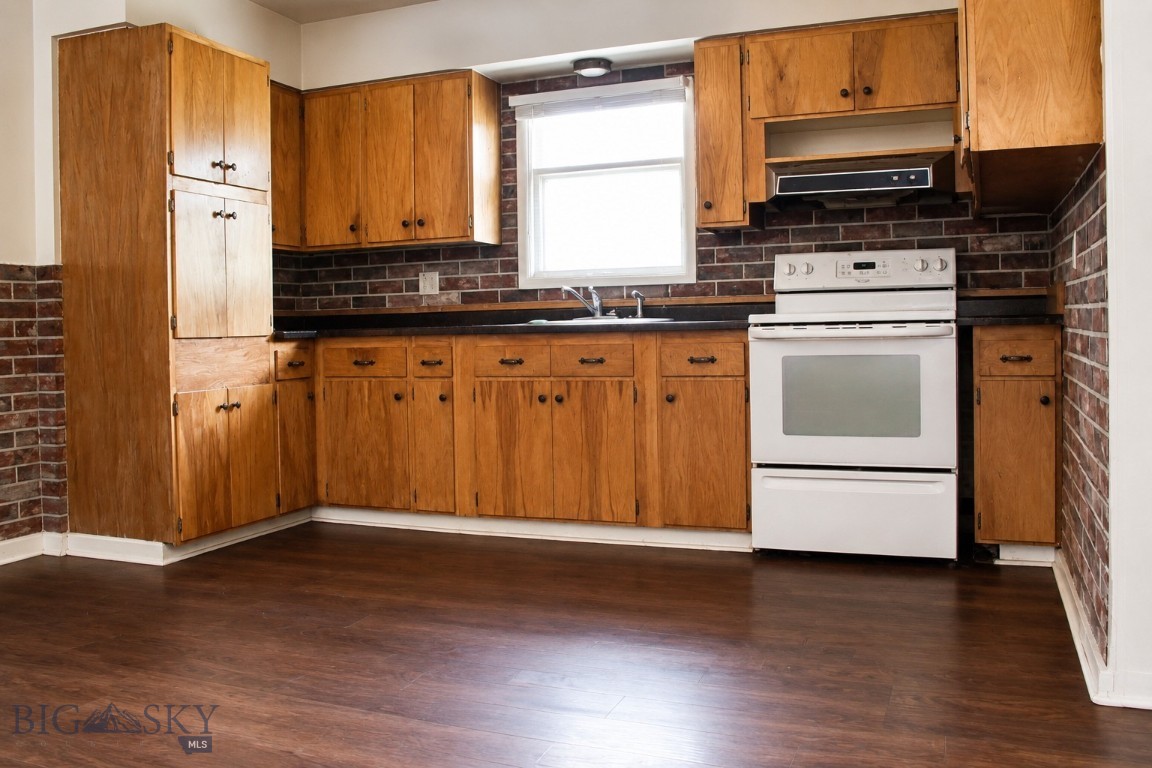608 E Commercial Property Photo 3