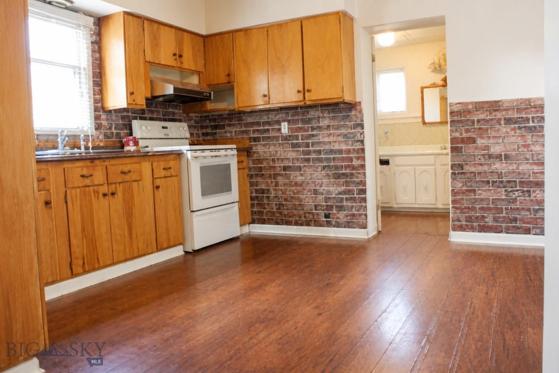 608 E Commercial Property Photo 4