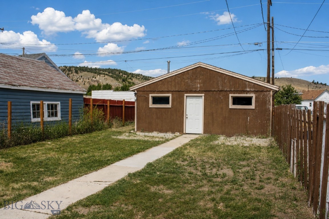 608 E Commercial Property Photo 33