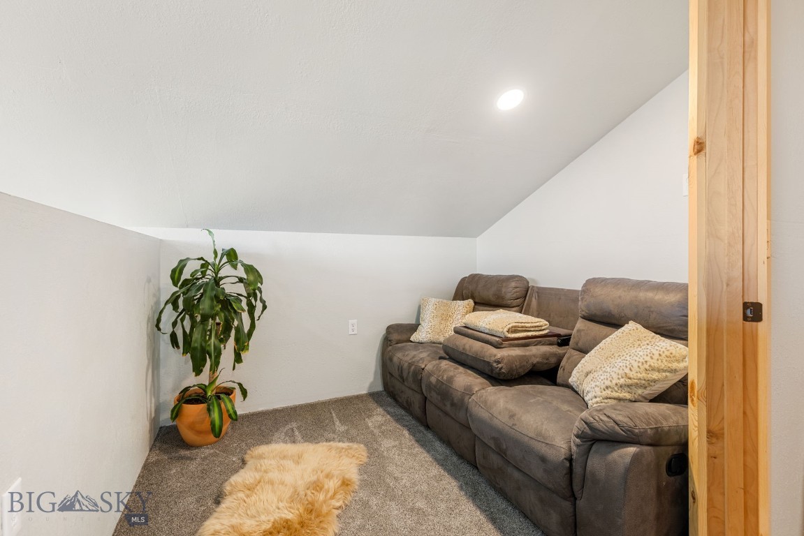 68 W Grannis Road Property Photo 10