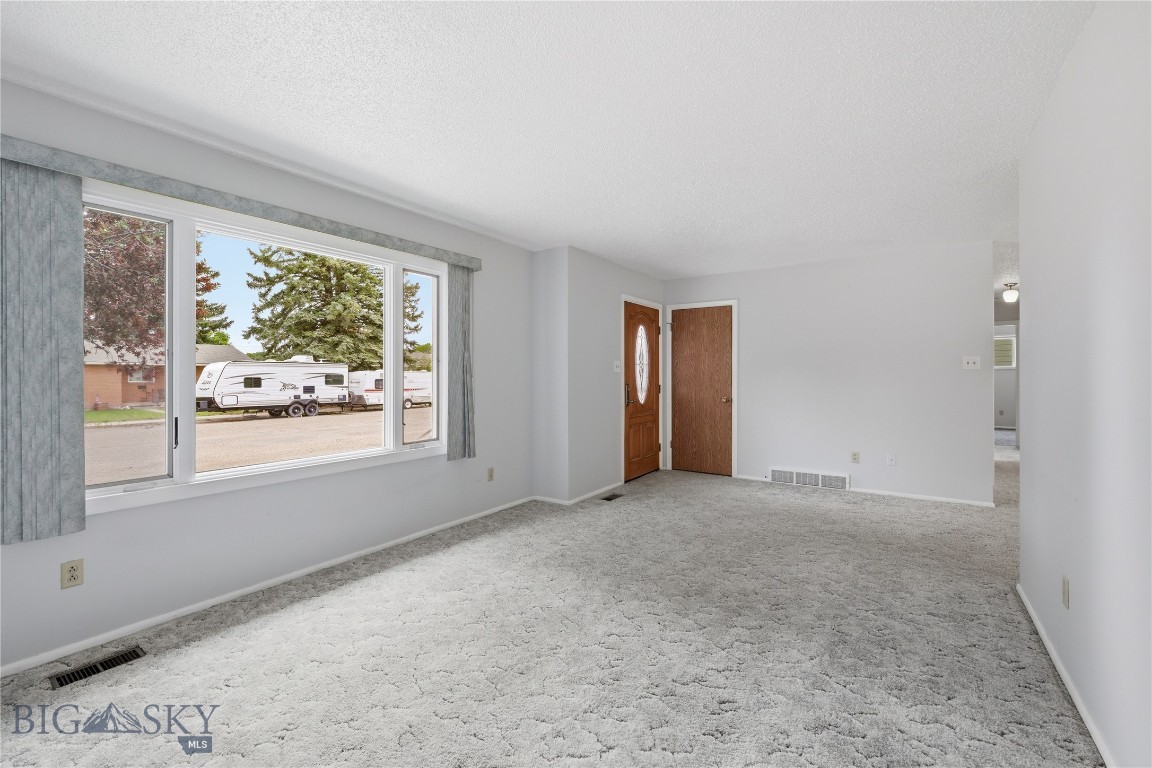 17 N Walnut Street Property Photo 5