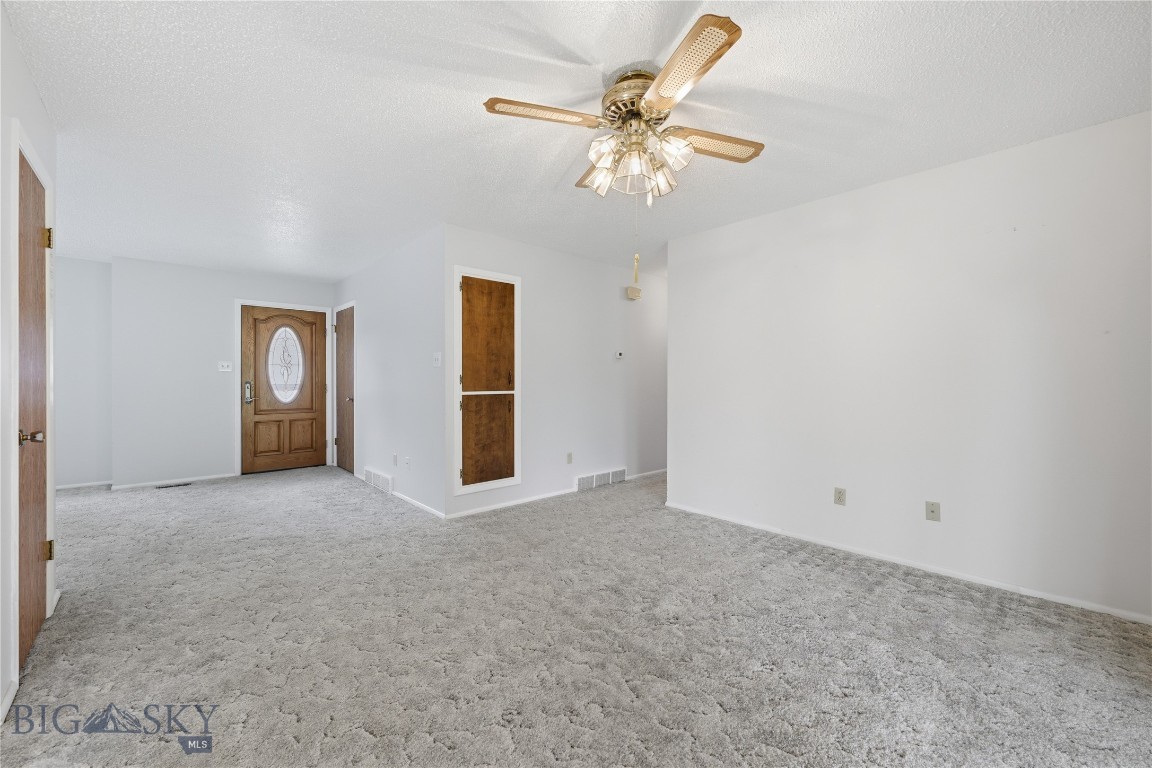 17 N Walnut Street Property Photo 9