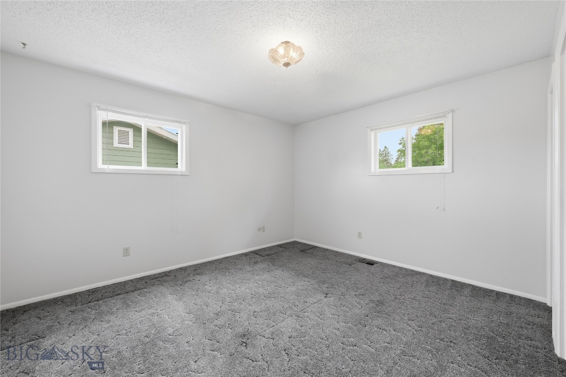 17 N Walnut Street Property Photo 28