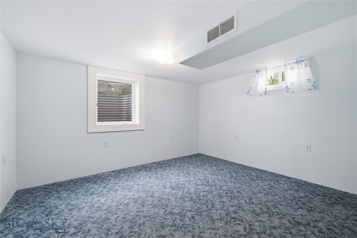 17 N Walnut Street Property Photo 38