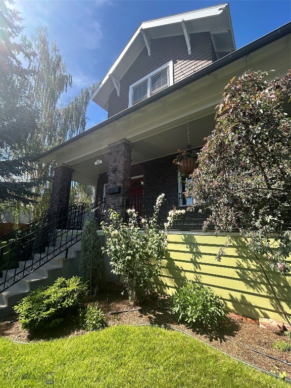 805 W Diamond Property Photo 3