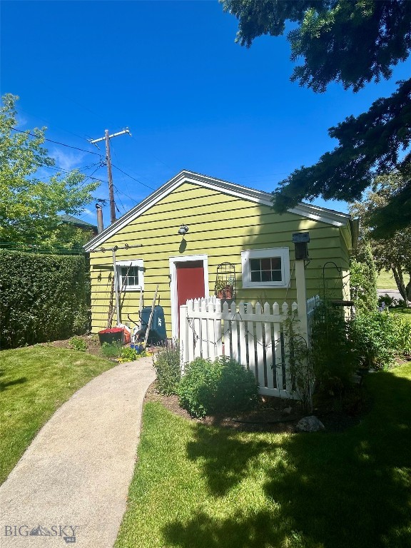 805 W Diamond Property Photo 10