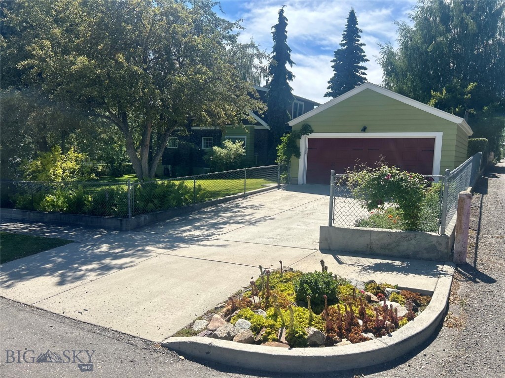 805 W Diamond Property Photo 12