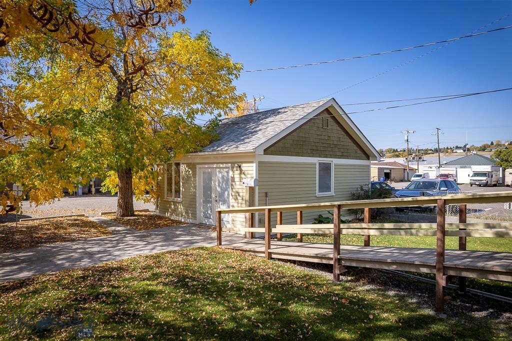 101 N E Property Photo 5