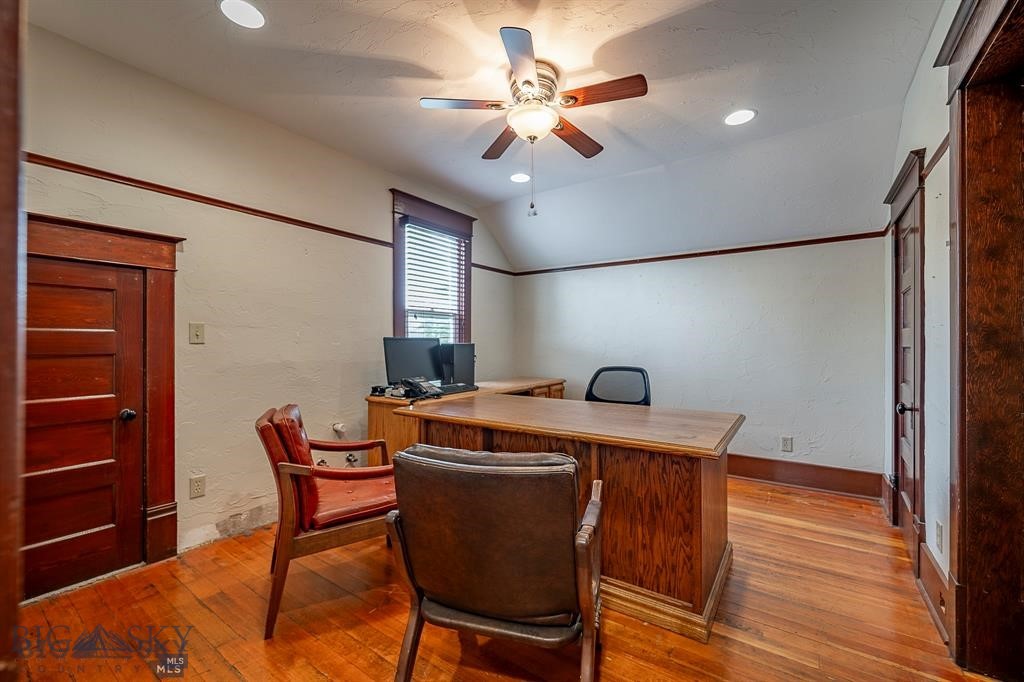 101 N E Property Photo 19