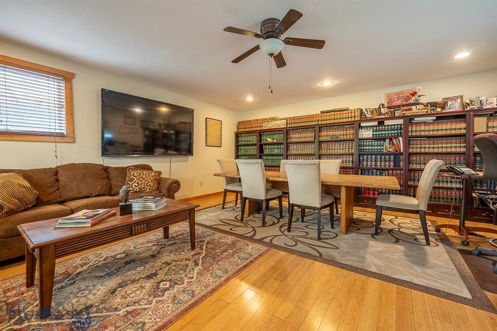 101 N E Property Photo 28