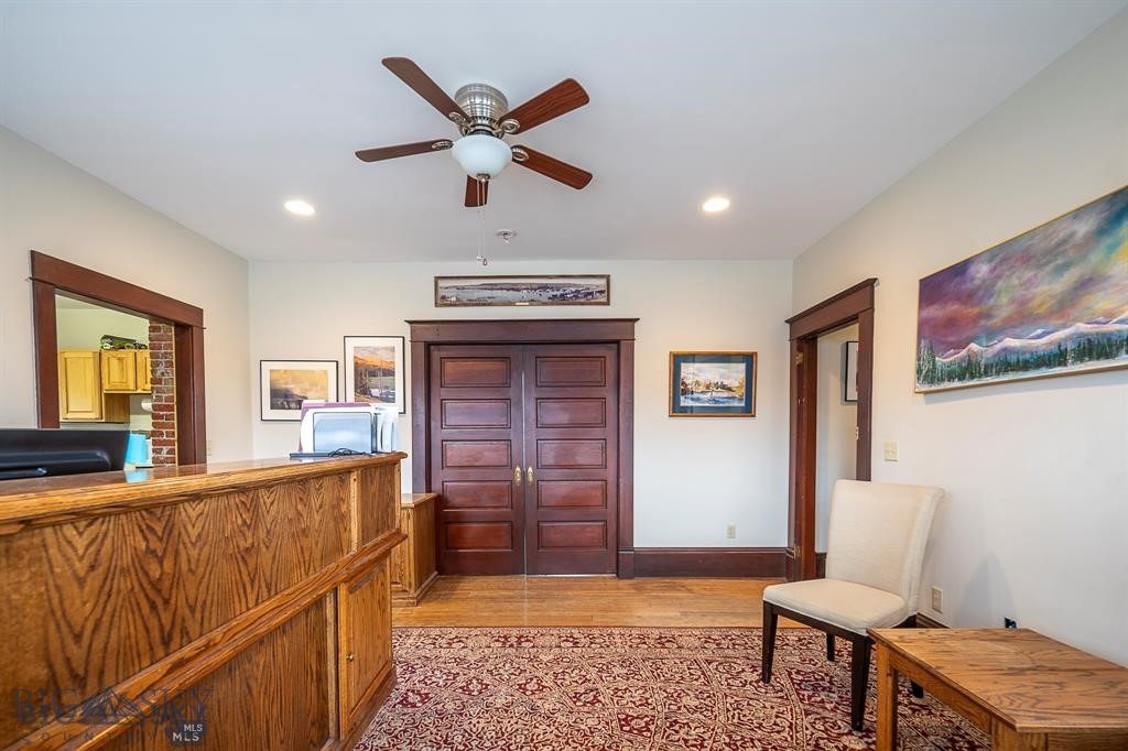 101 N E Property Photo 10
