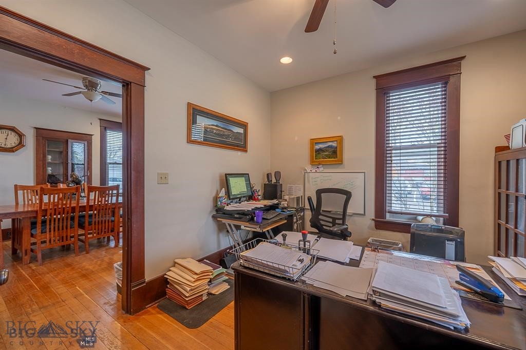 101 N E Property Photo 15