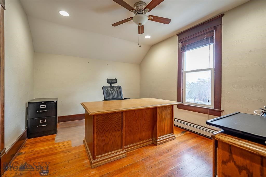 101 N E Property Photo 17
