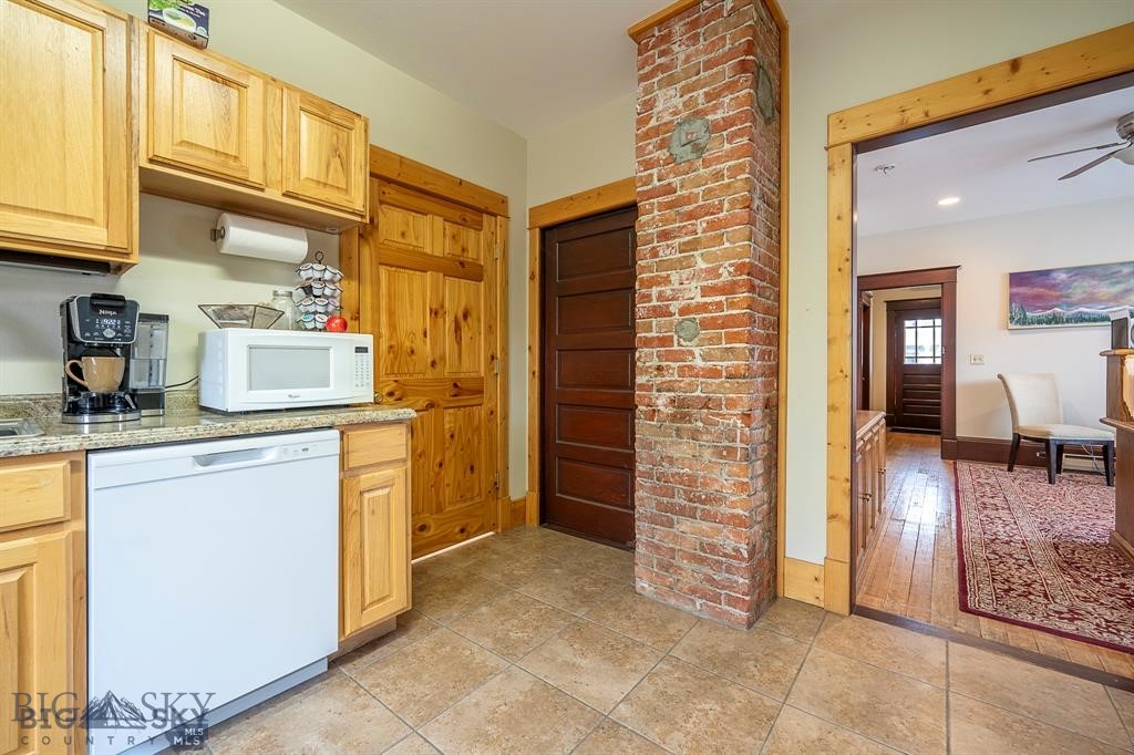 101 N E Property Photo 18