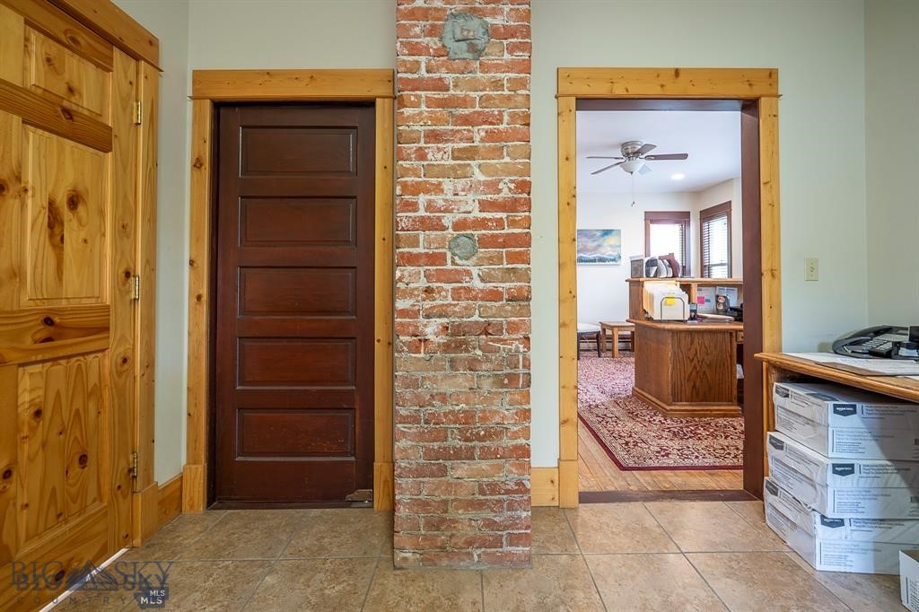 101 N E Property Photo 20