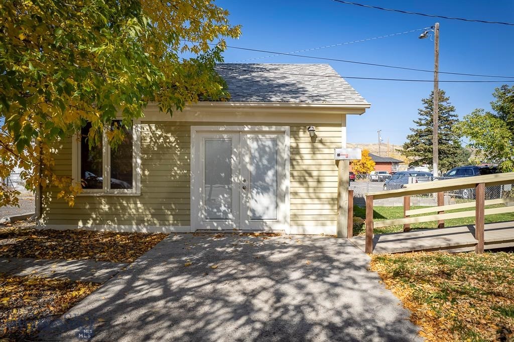101 N E Property Photo 26