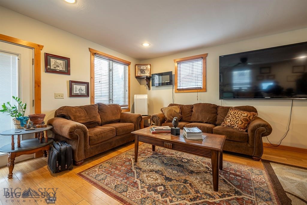 101 N E Property Photo 27