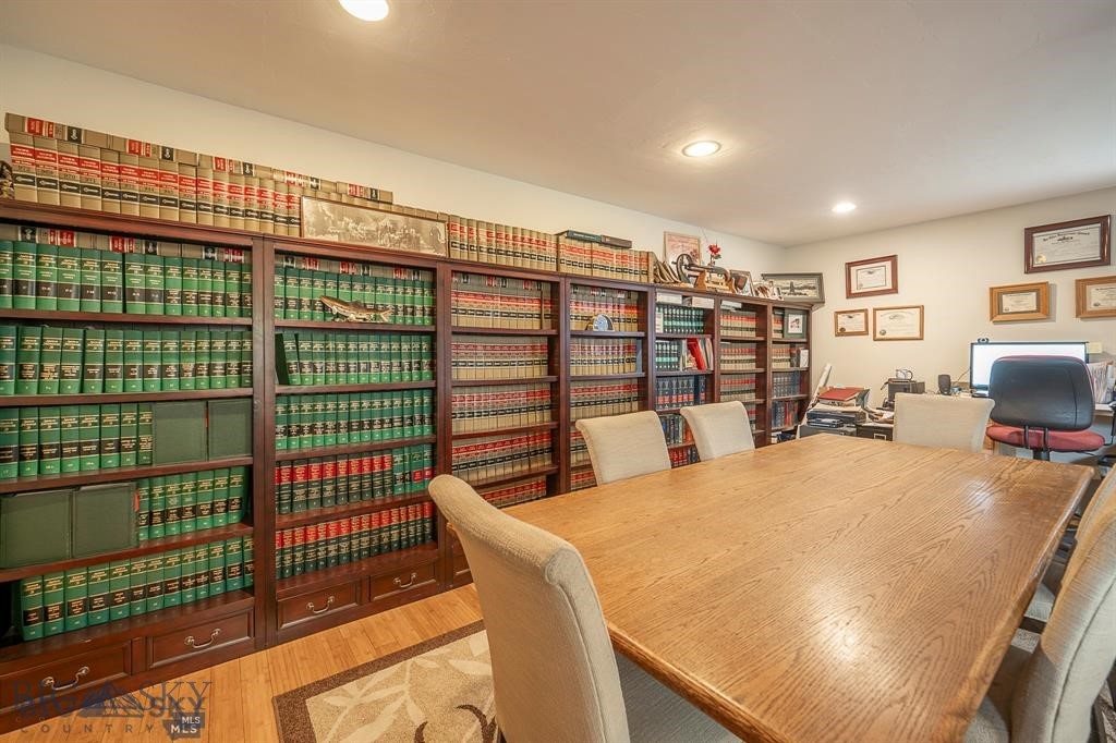101 N E Property Photo 30