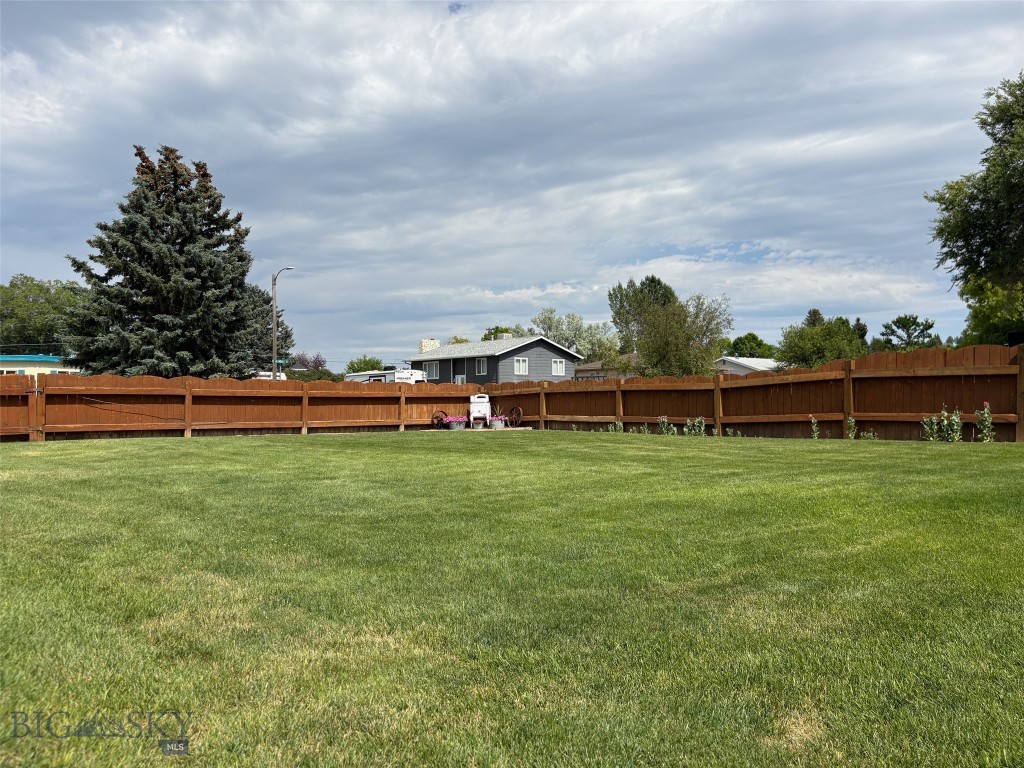 1136 E Glendale Street Property Photo 45