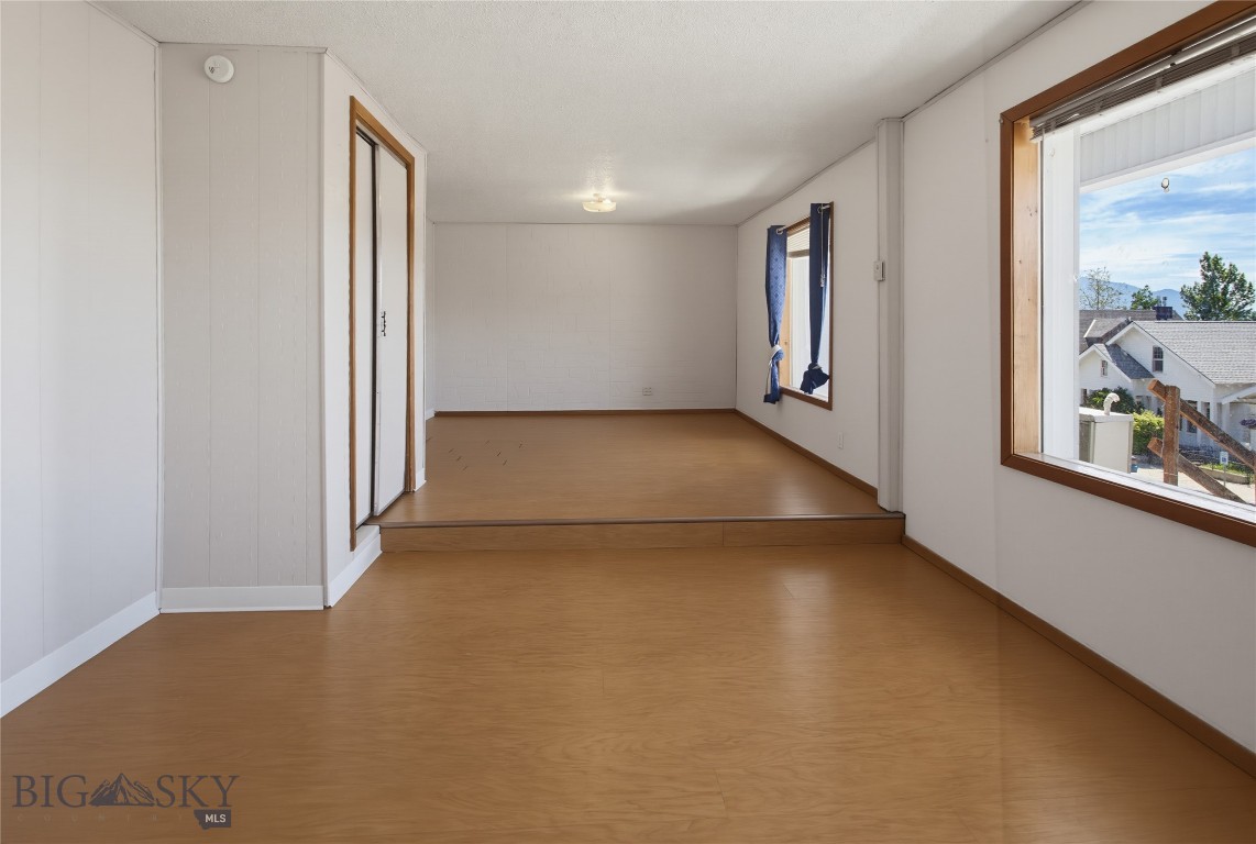 925 W Woolman Property Photo 17