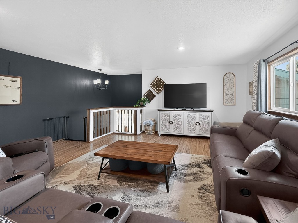 700 Mayfair Property Photo 7