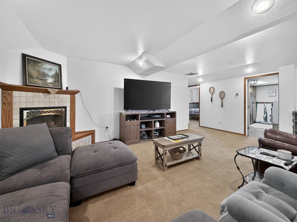 700 Mayfair Property Photo 23
