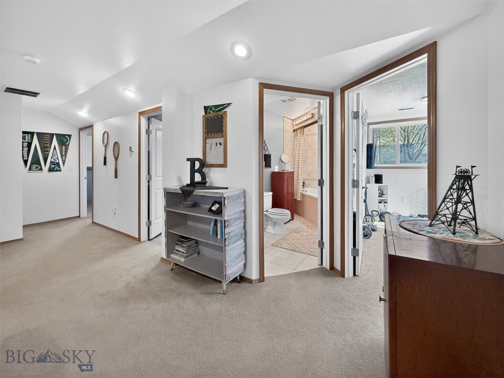 700 Mayfair Property Photo 24