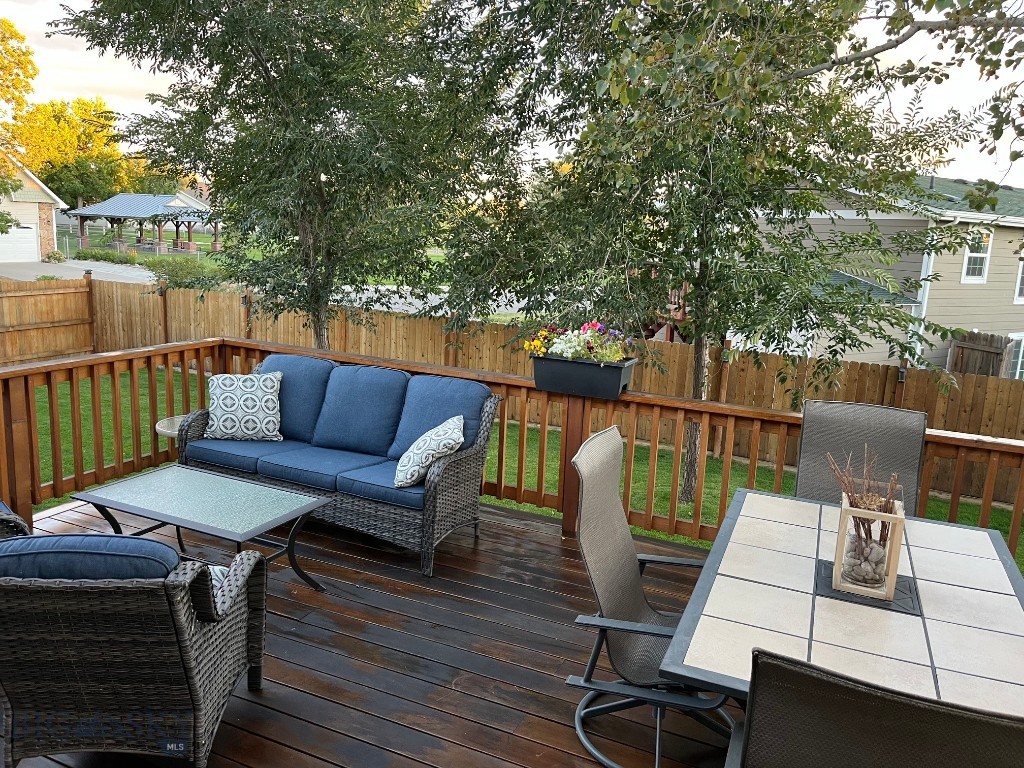 700 Mayfair Property Photo 30