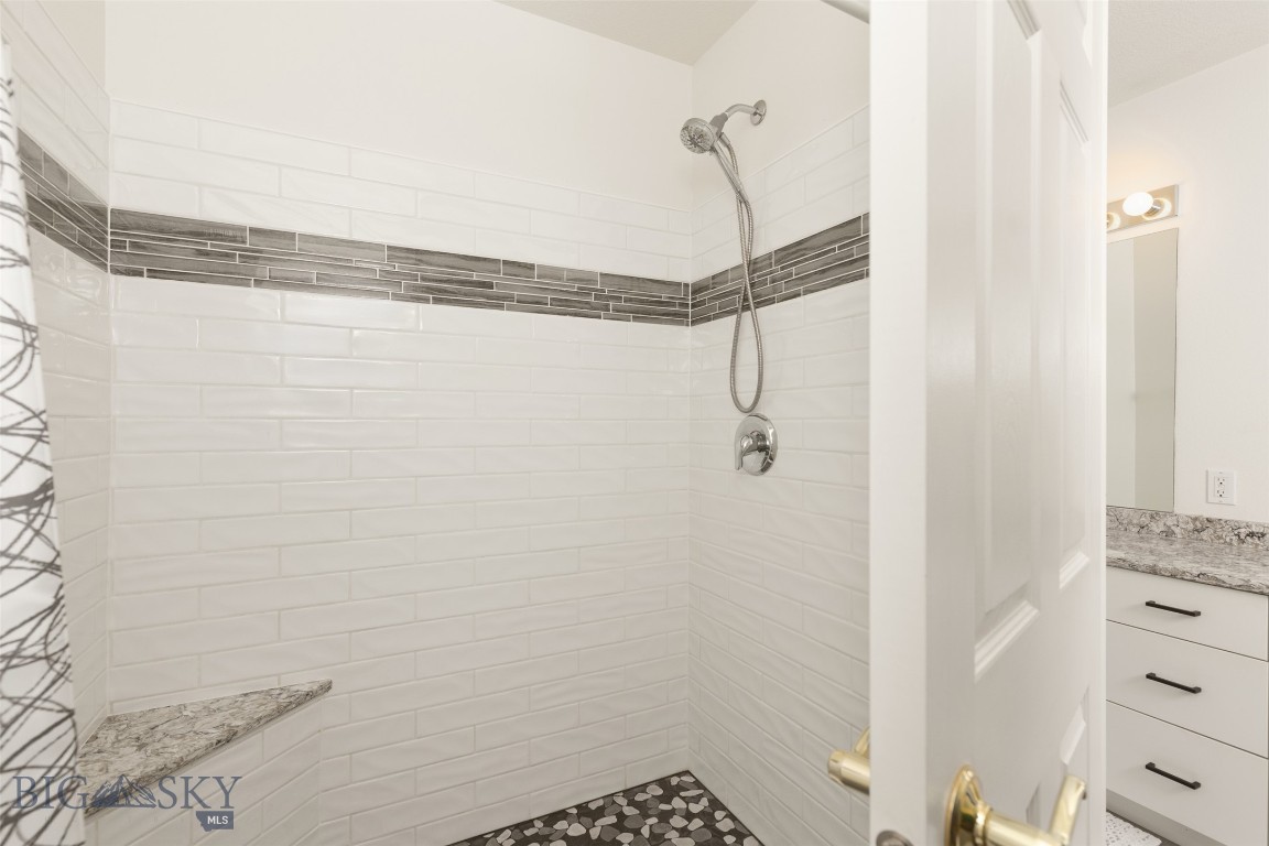 304 Firelight Property Photo 34