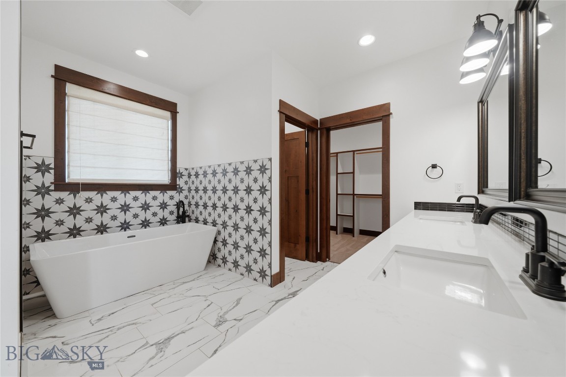 2 Paddlefish Court Property Photo 18