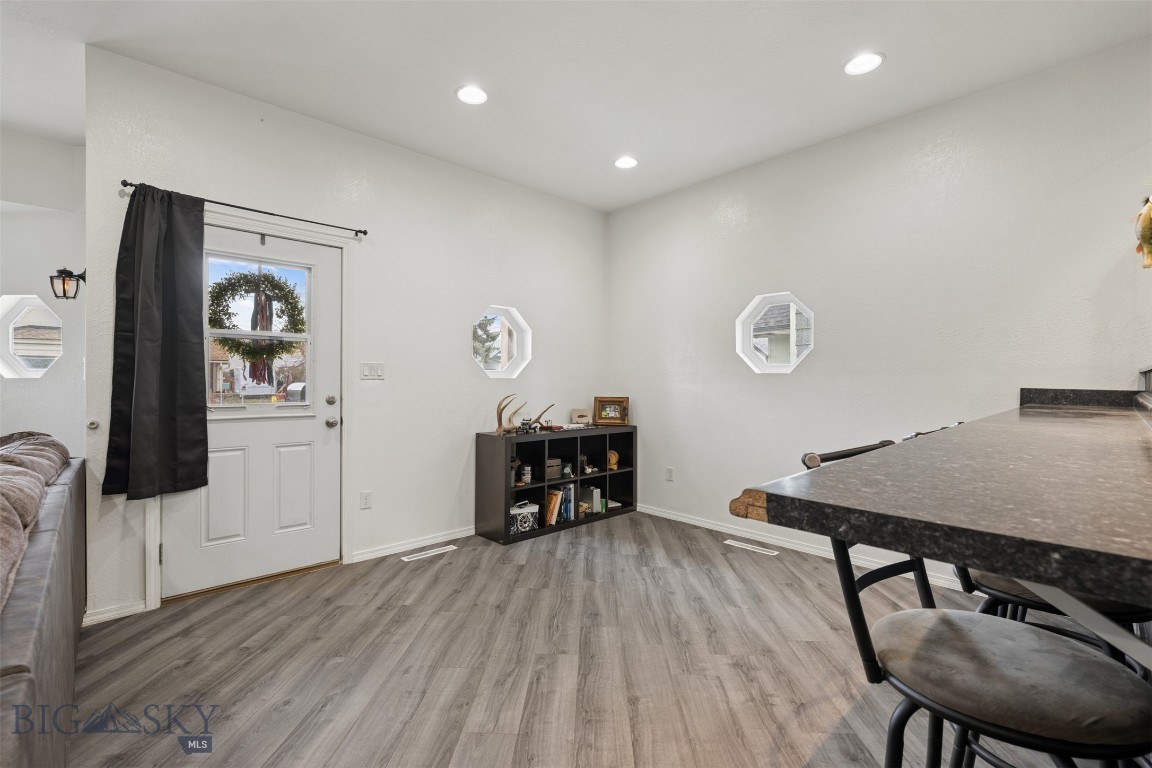 1256 E 2nd Street Property Photo 6
