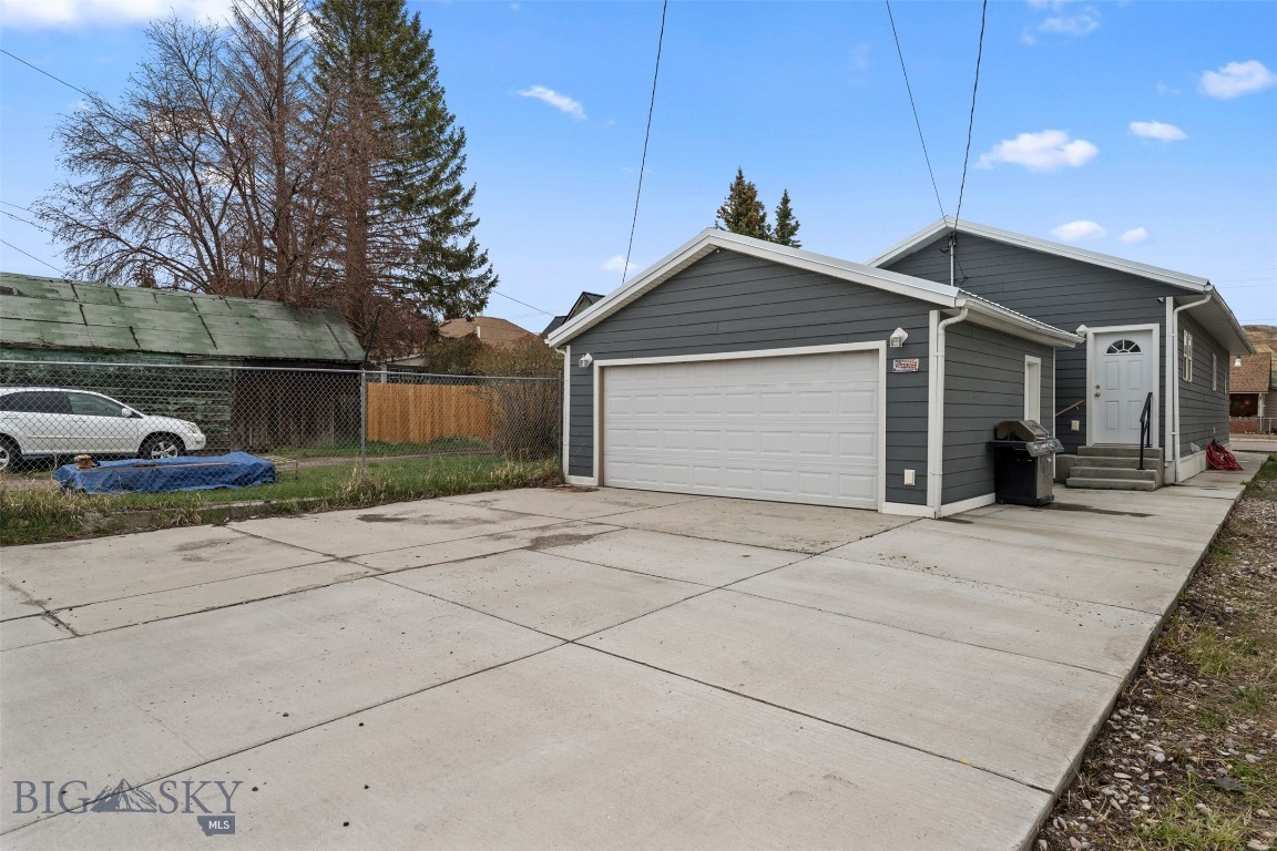 1256 E 2nd Street Property Photo 47